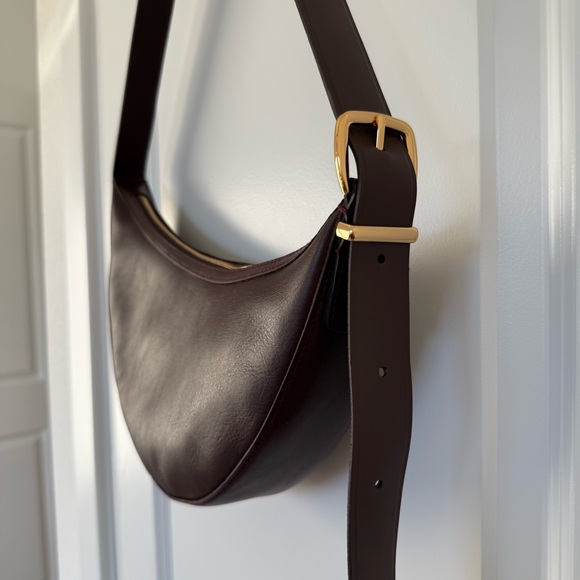 NWT Madewell Essentials Crescent Sling Bag in Chocolate Raisin - Picture 8 of 11